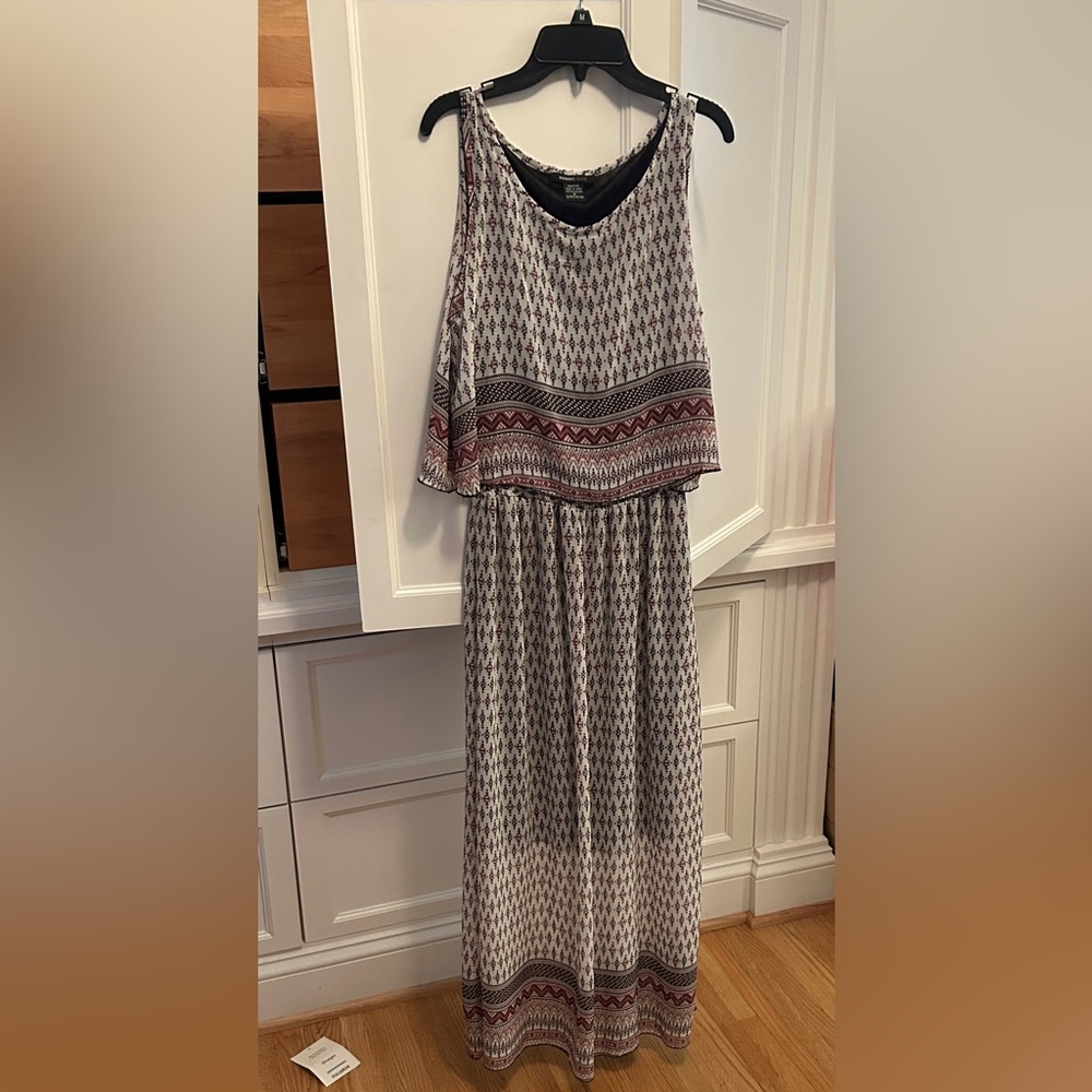 Sleeveless patterned maxi dress